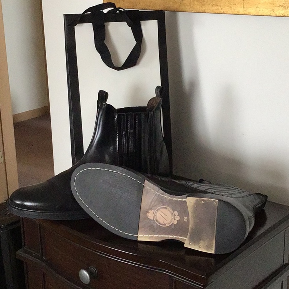 Leather Chelsea Boot - Picture 5 of 9